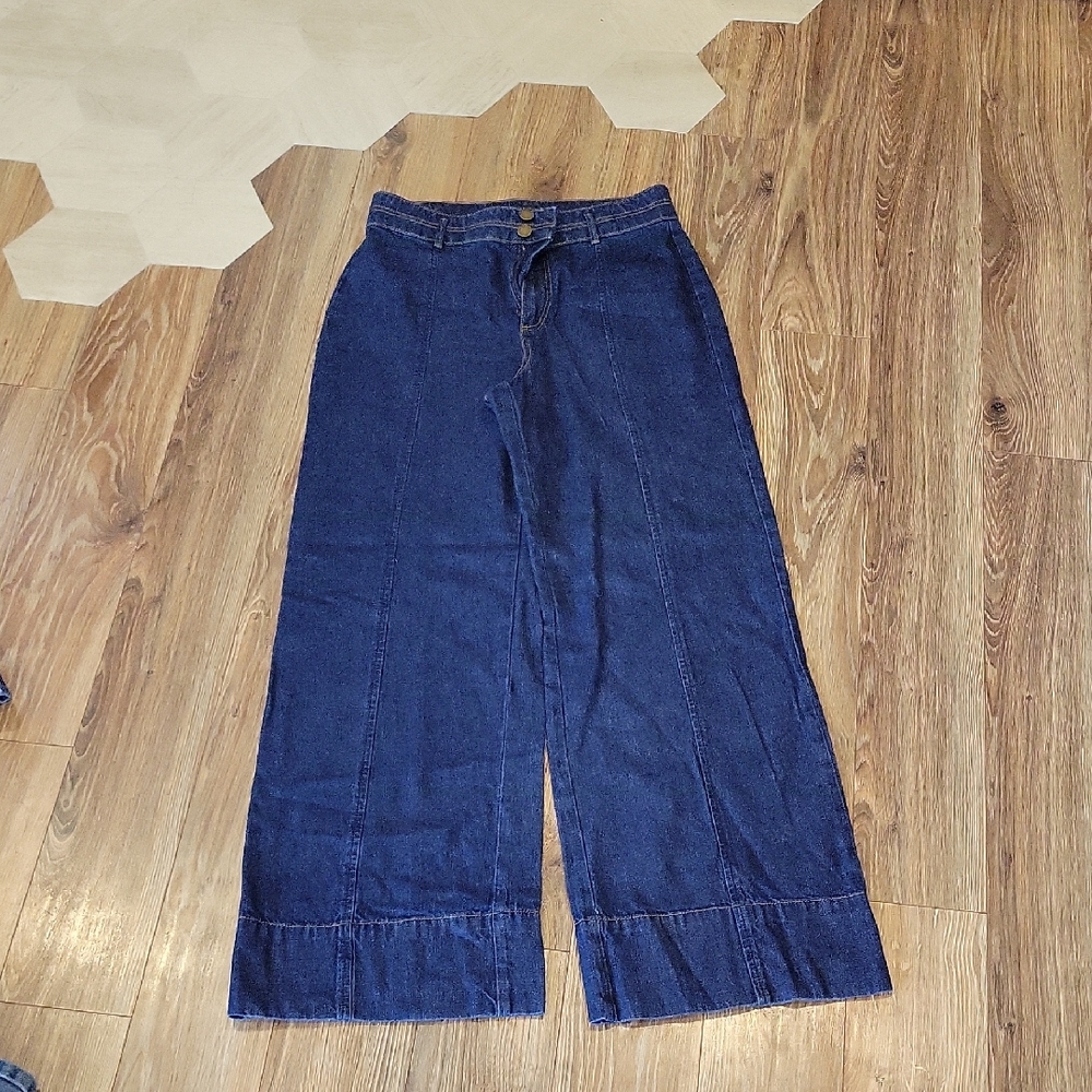 Wide-Leg Jeans
